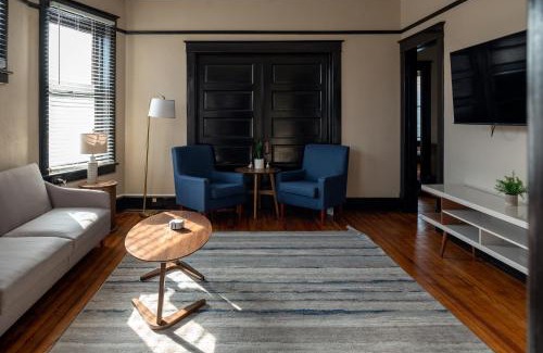 Cape Girardeau Apartment | Updated 3 bedroom unit with balcony!