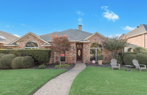 North Central Carrollton House | Updated 4 Bedroom with pool Near Park off Hebron