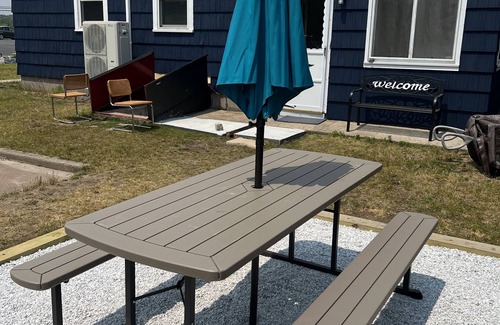 Westerly Cottage | Updated '50's Cottage 5 mins to the beach with indoor and outdoor entertainment!