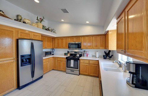 Morongo Valley House | Updated Abode: 22 Mi to Joshua Tree National Park!
