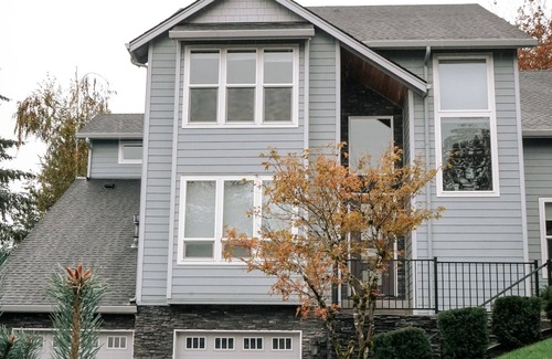 Washougal House | Updated and Modern Family Stay, Gateway to The Columbia River Gorge!