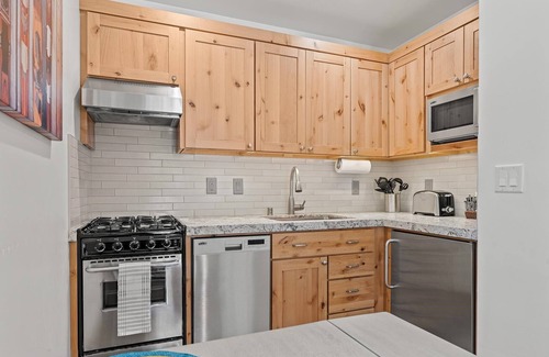 Tahoe Vista Cabin | Updated and Sleek End Unit Condo with Privacy and Perfection!