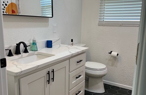 Tokio House | Updated Bungalow - Close to town and 30 min from Lubbock!