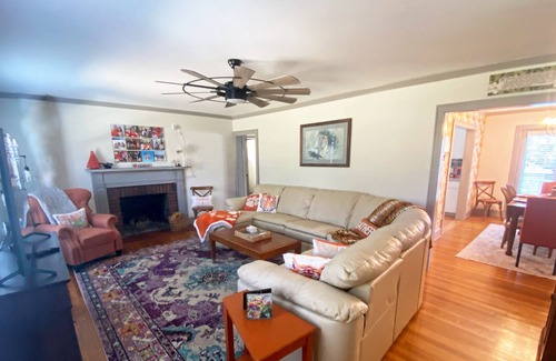 Clemson House | Updated Clemson Cottage with Room for Everyone!