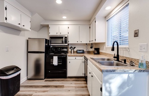Friendly Apartment | 😍 Updated Condo (# 3) near UO, Autzen Stadium, Amazon Park