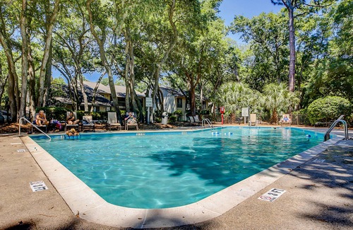 Folly Field Condo | Updated condo with patio, shared pool, and WiFi - walk to Folly Field Beach Park