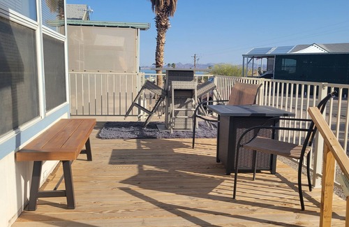 Lake Havasu City Cottage | Updated Cottage in Lake-Front Community with Boat Ramp & Docks-Best Location!