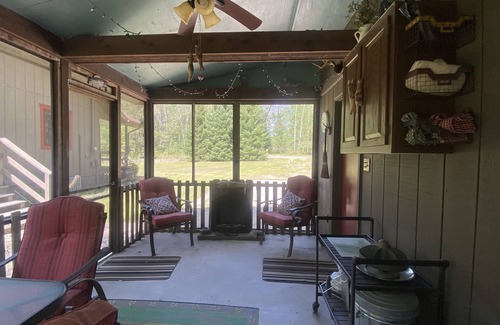Lake Cottage | updated cottage & nearly and acre of land peace & quiet.stars abound!