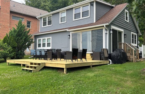 Three Rivers Cottage | Updated cottage with 100' lakefront