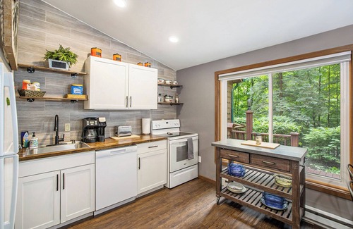 Bellaire Condo | Updated Cozy Cabin w/Loft at Schuss Mountain w/Resort Privileges
