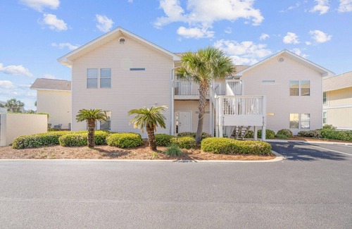 Holiday Isle Condo | Updated Destin Beach Walk Condo Quick Beach Access Sandpiper Cove Unit 9102