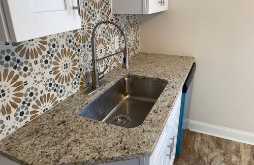 Lyndhurst House | Updated Entire Lyndhurst Home-Close to Hospitals, Universities, incl everything!