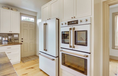 Middletown House | Updated Farmhouse < 2 Mi to Historic Middletown!