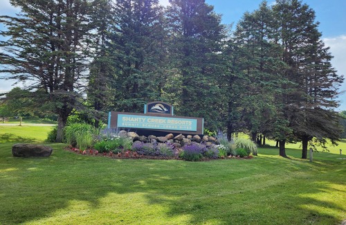 Bellaire Apartment | Updated Golf and Ski Condo Sleeps 5 by Shanty Creek, 5610 Shanty Creek Rd