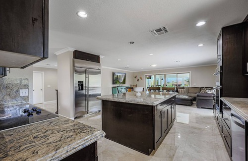 Fountain Hills House | Updated Golf Course Home Mountain Views Heated Pool Sport Court Putting Green