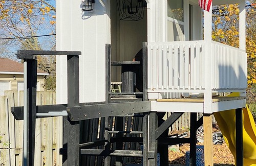 Lake Geneva House | Updated Home- Only a few minutes walk to Downtown Lake Geneva!