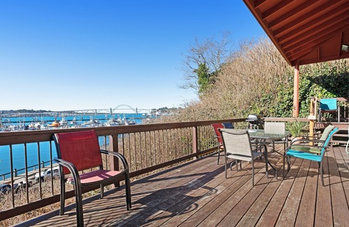 Newport House | Updated home with a sauna & the best view in town - walk to the bayfront