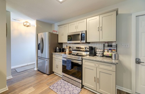 Hubert House | Updated Hubert Vacation Rental 5 Mi to Beaches!