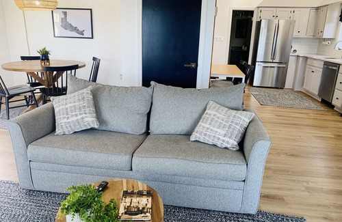 Coventry Lake House | Updated Lakefront House *outdoor tv and water toys- 10 min from UConn