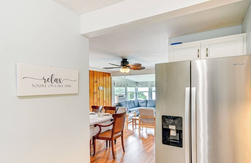 Lakeville Cottage | Updated Lakeville Cottage w/Access to Long Pond