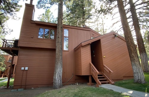 Mammoth Lakes Condo | Updated & Large, Near Golf Course! Gas Grill & Deck. Forested Quiet Location