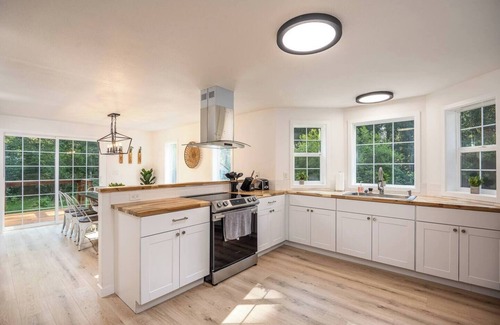 McKenzie Bridge House | Updated Large River Front Home with Hot Tub
