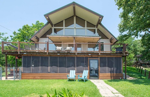 Seven Points House | Updated Large Retreat on the WaternFree Kayaks and Hot tub!