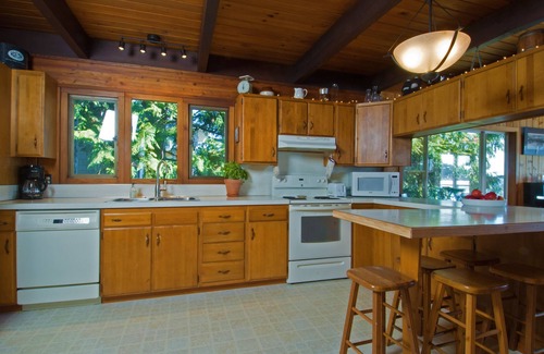 Bainbridge Island House | UPDATED LISTING! Waterfront Beachhouse on Bainbridge Island, WA