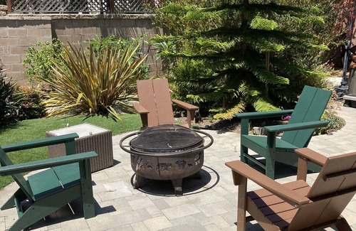 Carlsbad House | Updated Mid-Century beach house -10 minute walk to the beach