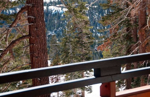 Mammoth Lakes Condo | Updated Mountainside Mammoth Condo with Amazing Views-Close to Lakes and Trails!