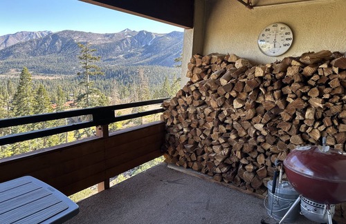 Mammoth Lakes Condo | Updated Mountainside Mammoth Condo with Amazing Views-Close to Lakes and Trails!