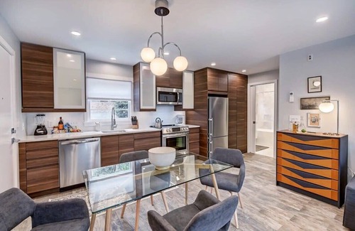 Cherry Condo | Updated Myers Park 1BR King Condo | Queens Rd