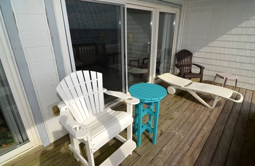 Topsail Beach Condo | Updated Queen's Grant Oceanfront Condo, Topsail Beach -Pool, Boat Access