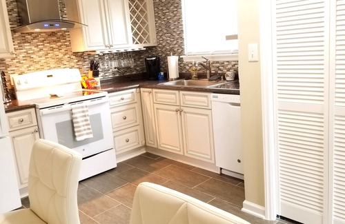 Charlotte House | Updated Ranch in S. Charlotte Close to TOP GOLF!