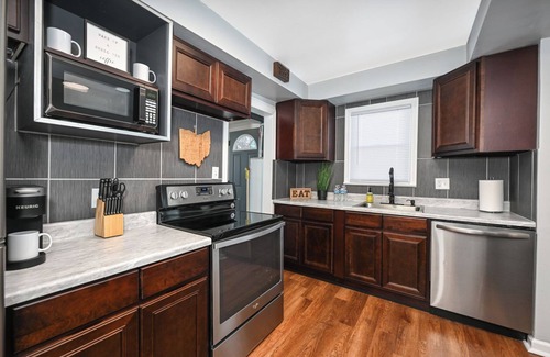 Shaker Heights House | Updated Ranch Near Hospitals & Van Aken District
