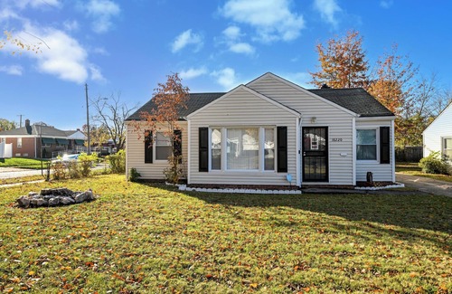 Shaker Heights House | Updated Ranch Near Hospitals & Van Aken District