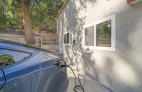 Lake Arrowhead Cabin | Updated Romantic Cabin close to Lake and shoppings Tesla Charger & huge parking