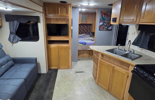 Broken Oar Ranch House | Updated RV on 7.5 Gated Secluded Acres in Spicewood. Pool, Gym, Jacuzzi, Steam R