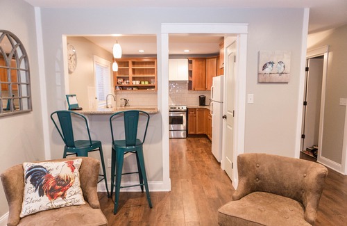 Helena House | Updated single level townhouse