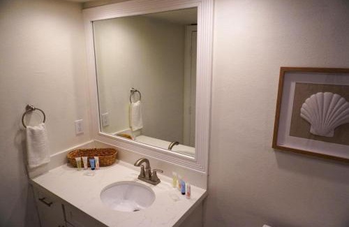 Boca Raton Apartment | Updated Spacious 2BR Condo by the Beach
