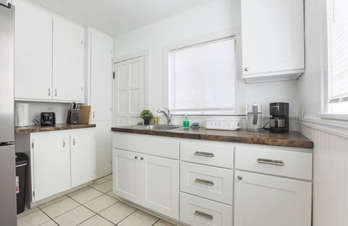 Emeryville Apartment | Updated Sunny Private Studio