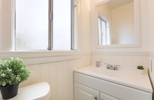 Emeryville Apartment | Updated Sunny Private Studio