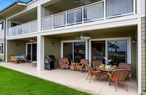 Kahaluu Bay House | 🏖️Updated Townhome | Ocean View | Private BBQ & Lanai