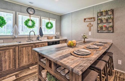 Tuskahoma Cabin | Updated Tuskahoma Cabin w/Fire Pit & Deck!