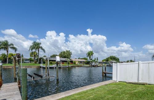 Apollo Beach Apartment | Updated Waterfront Condo in Apollo Beach