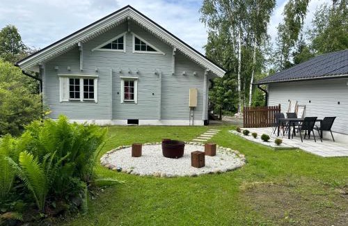 Kvevlax Apartment | Upea villa lähellä rantaa poreallas & SUP-laudat