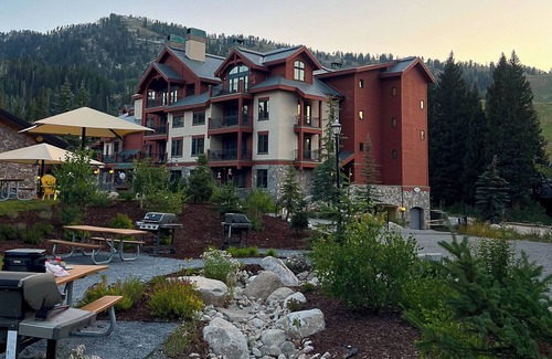 Salt Lake Mountain Resorts Condo | Upgraded 2-bedroom condo in charming Solitude Resort with Skin In/Out