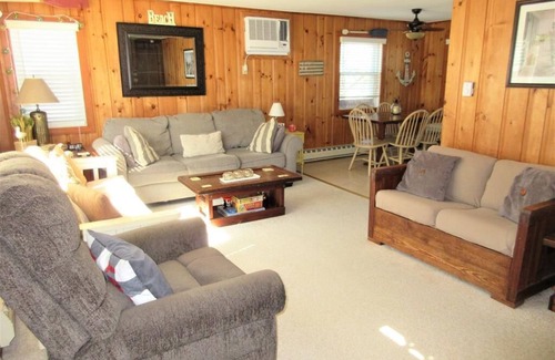 Harvey Cedars Apartment | Upgraded 2nd floor duplex in the heart of Harvey Cedars close to the bay beach and the ocean.