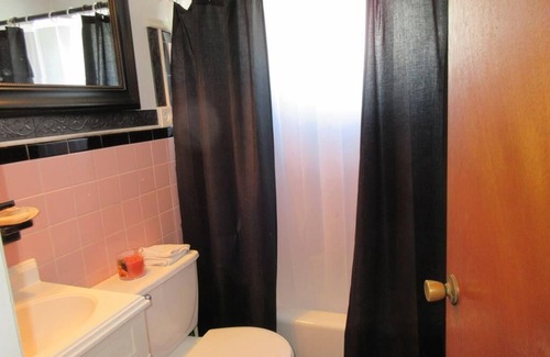Harvey Cedars Apartment | Upgraded 2nd floor duplex in the heart of Harvey Cedars close to the bay beach and the ocean.