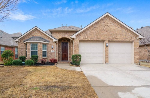 Lantana House | UPGRADED 4 BR Home in the Argyle area-24 Min to DFW Airport